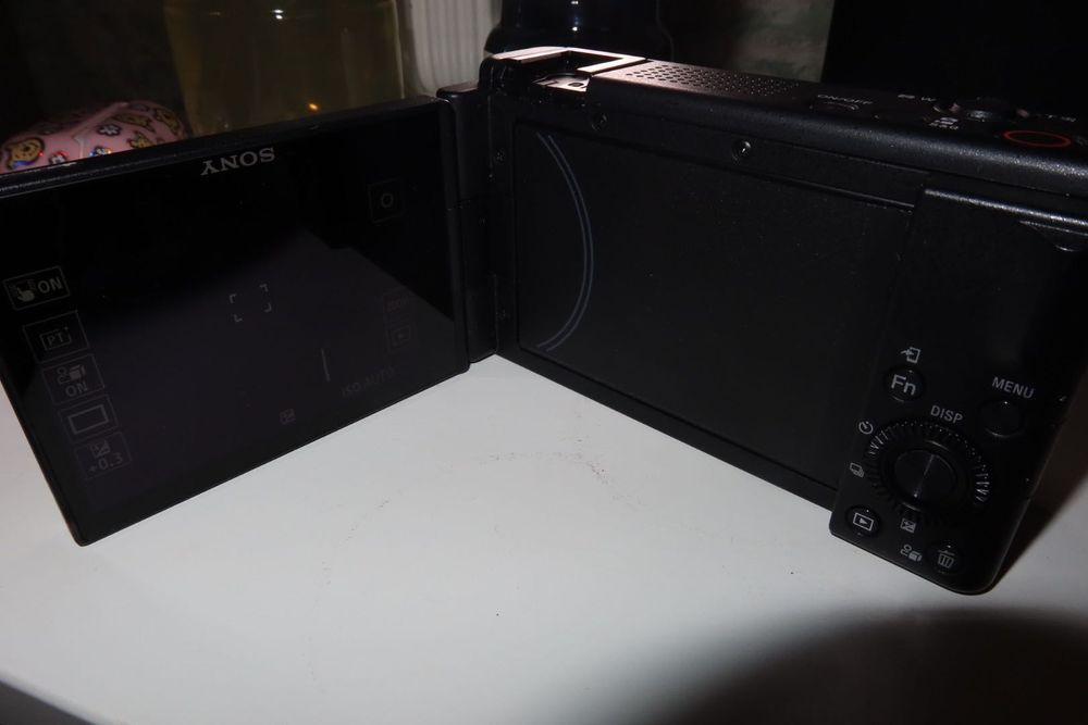 Sony ZV-1F с гаранция, в отлично състояние