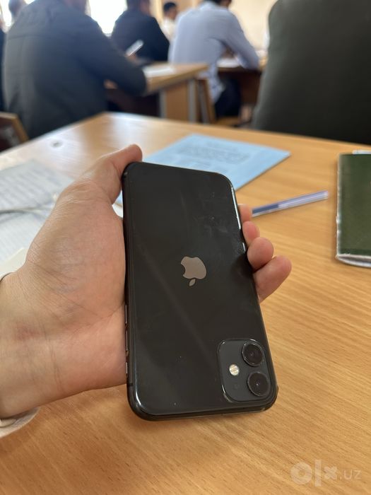 Iphone  11.  b/u