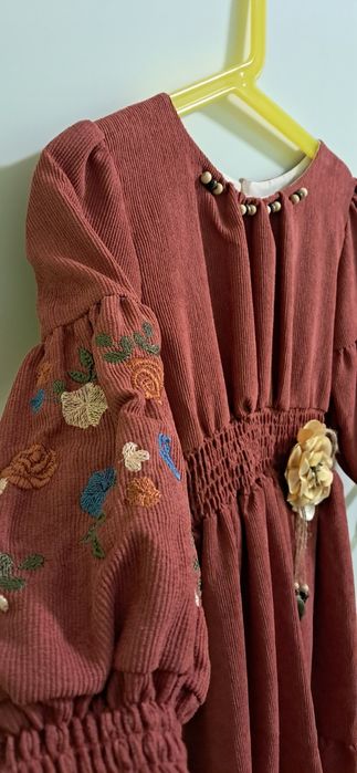 Rochita raiata cu broderie