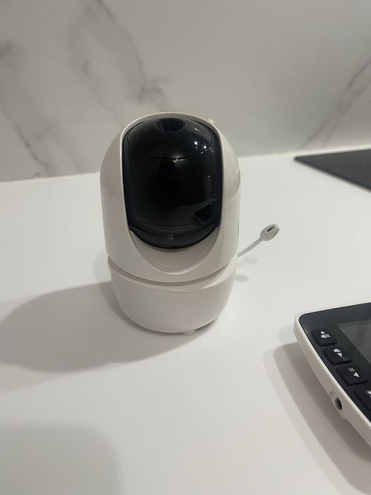 Продам камеру ( видеоняня) с экраном