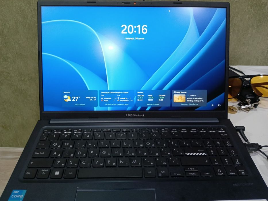 Ноутбук Asus Vivobook.