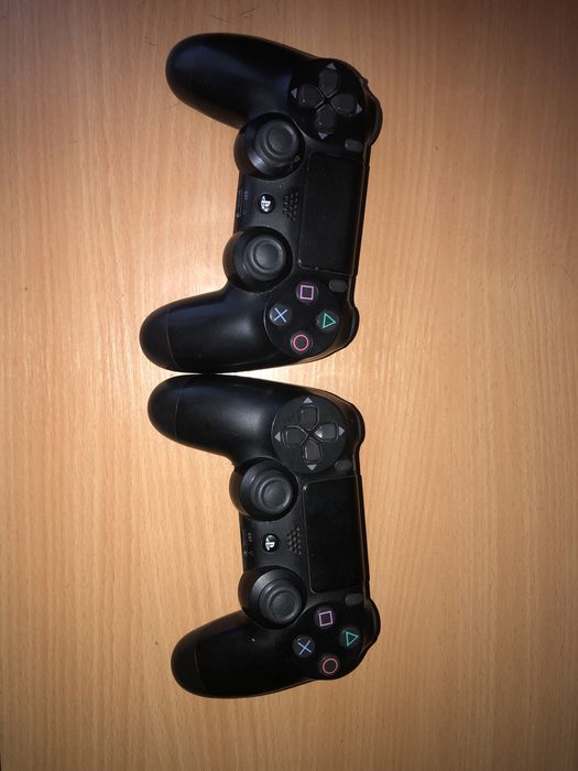 Продавам два джойстика оргинали за Ps4  И fifa 23