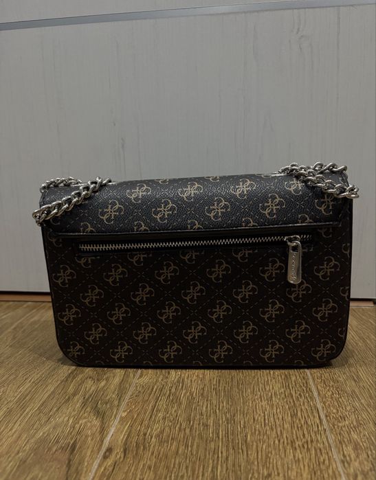 Дамска чанта Guess