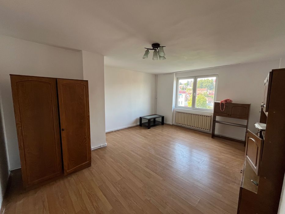 De inchiriat apartament cu 3 CAMERE, cartierul LIBERTATII, REGHIN