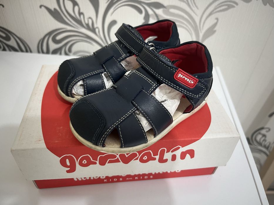 Продам сандалии Garvalin