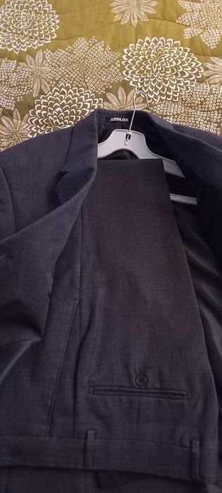продавам мъжки костюми
