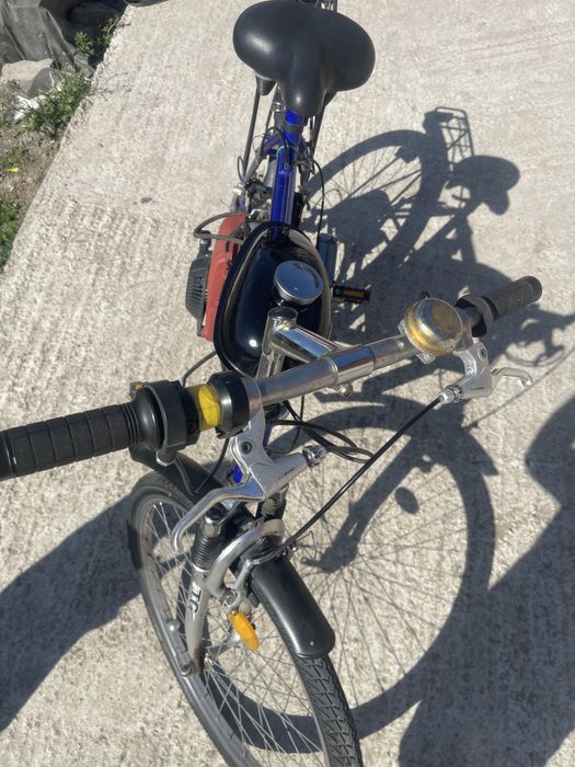 Vand bicigleta cu motor pe benzina