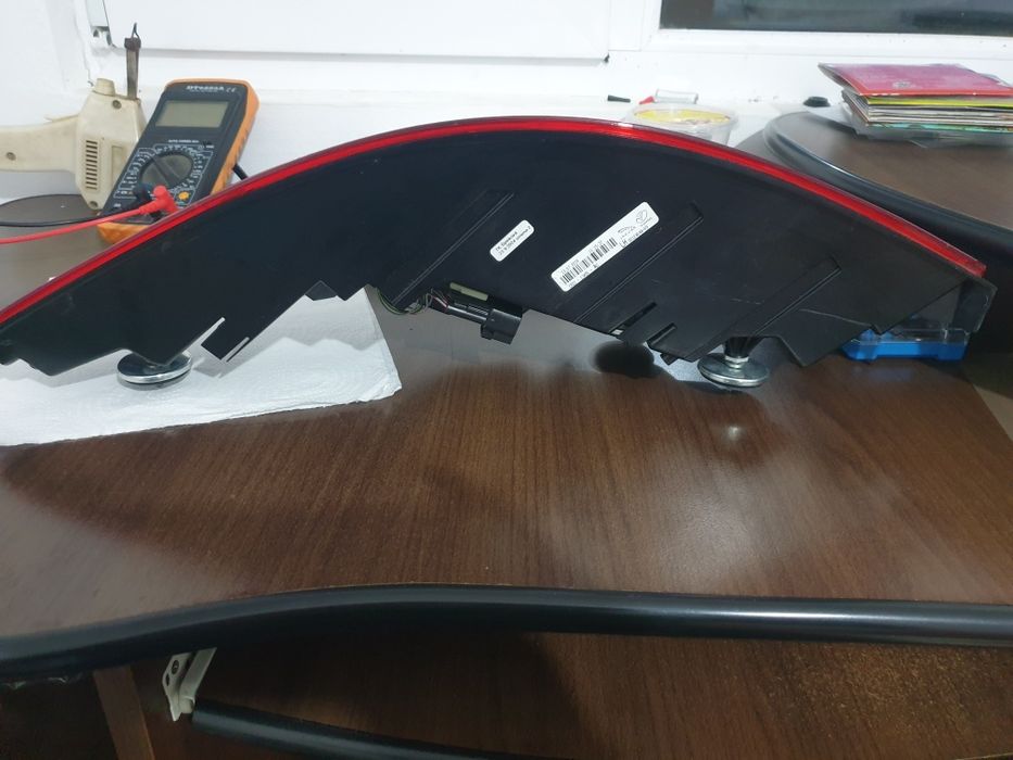 Vând tripla jaguar xf 2010 ,produs original necesita polish sticlă