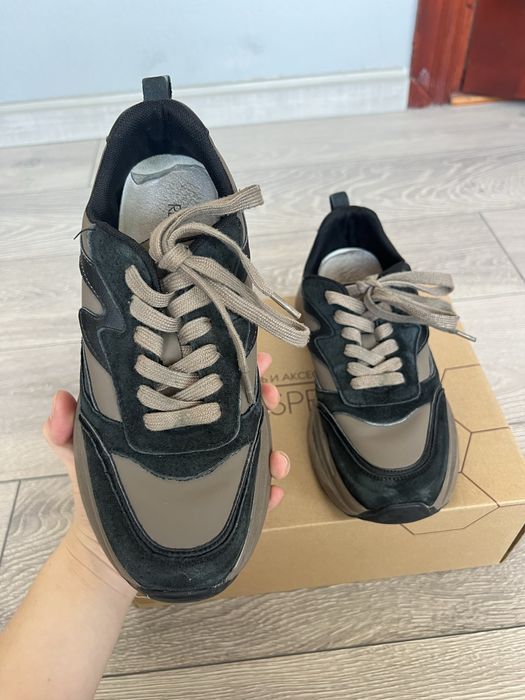 Продаются кроссовки Respect / Размер 38