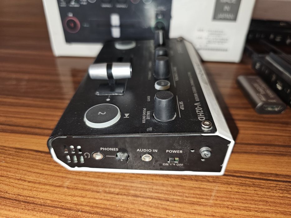 Jonli efir qilish uchun Roland mixer ( sling studio ) ( atem studio)