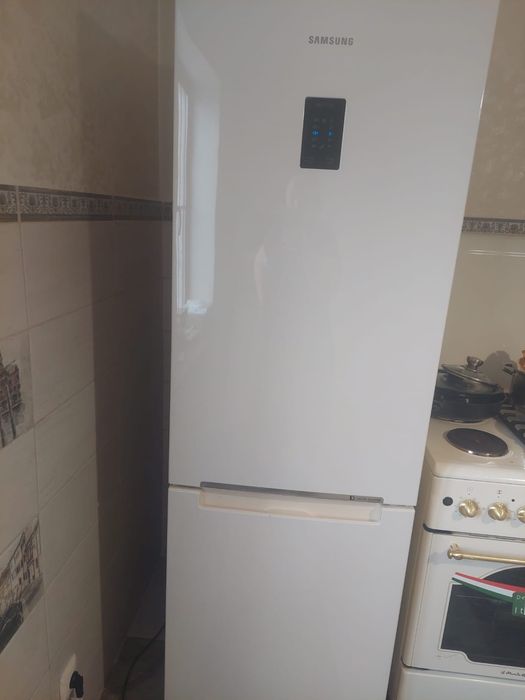 Холодильник Samsung