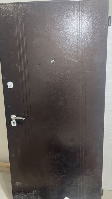 Металическая дверь б/у