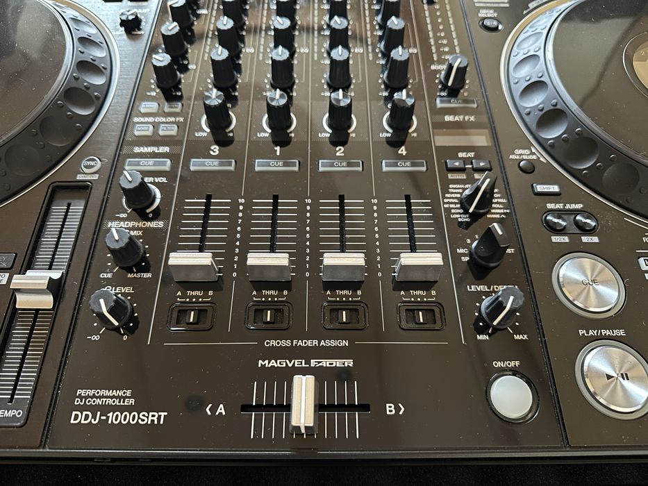 Контролер Pioneer DDJ 1000SRT