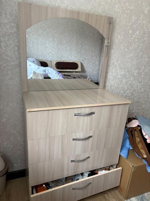Кровать, комод, шкаф на продажу