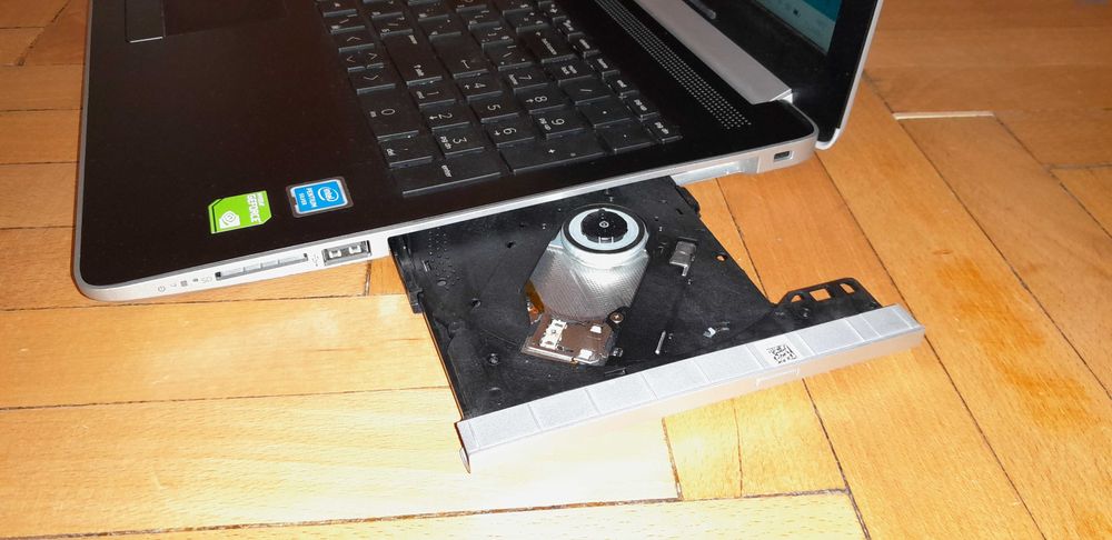 Лаптоп HP, 15", Intel Silver 1.1 Ghz, 1TB HDD, 8GB RAM, 2GB Nvidia