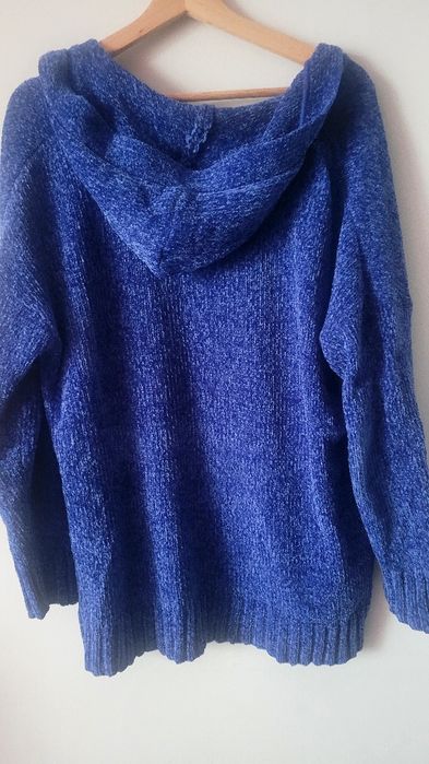 Cardigan tricotat cu glugă