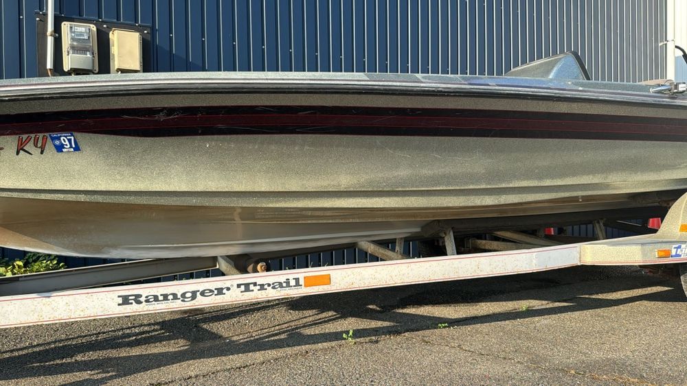 Лодка Ranger 492 vs