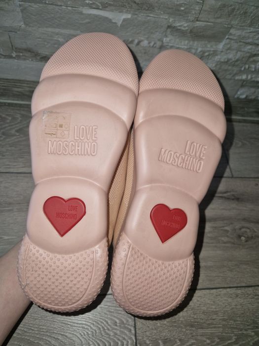 Оригинални нови маратонки moschino