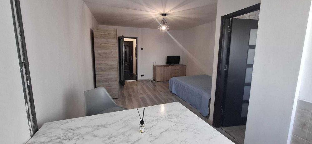 Particular inchiriez garsoniera in Brazda, bl G7