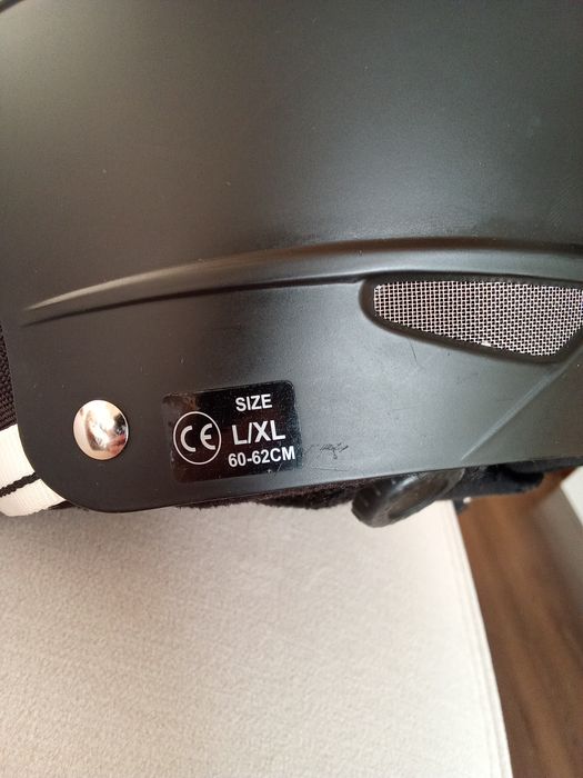 Ски каскa-цвят черен