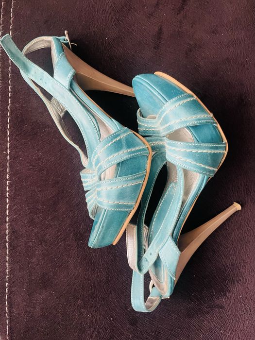 Обувки с висок ток