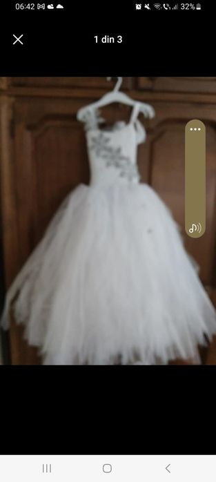 Vînd rochiță fulg de nea