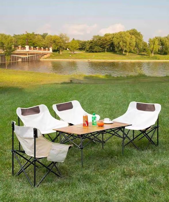 Piknik uchun stol va 4 ta stul va 1 stol to‘plami
