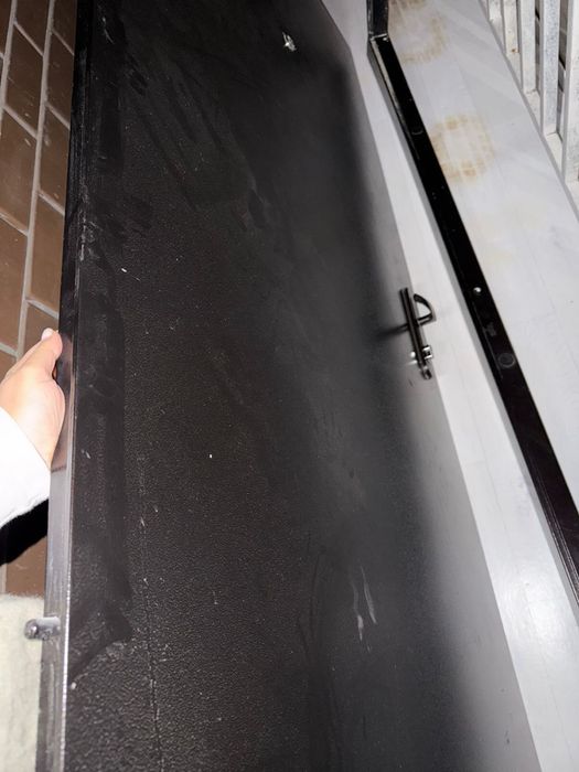 Продам дверь б/у