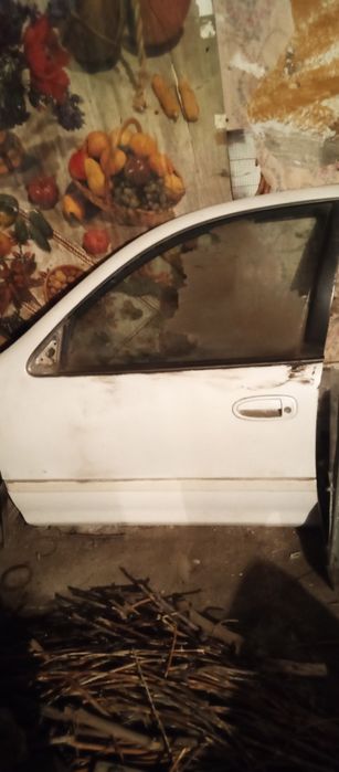 Продам капот на тойоту Авалон 95