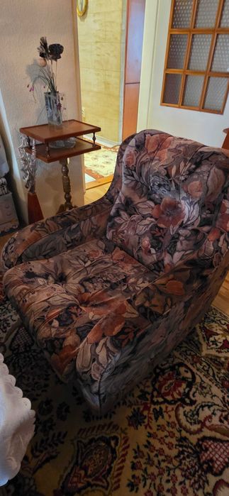 Холна гарнитура, масичка и портманто