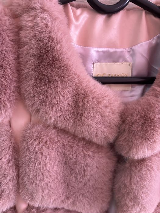 Пухкав елек пепел от рози