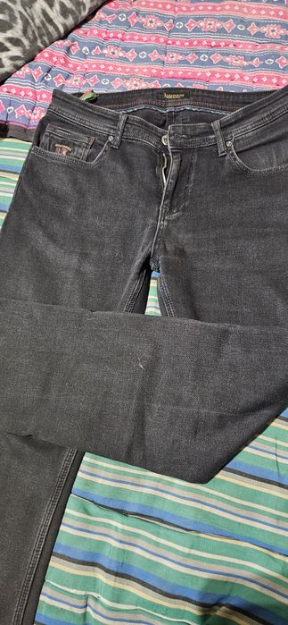 Продам фирменные джинсы