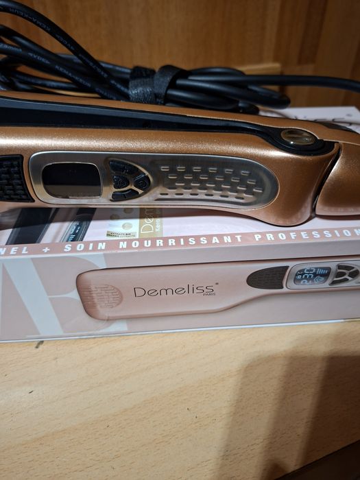Преса за коса с пара на Demeliss