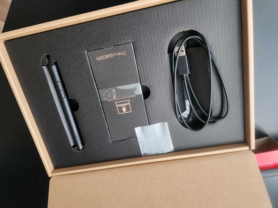 Графичен таблет Wacom medium с Гаранция