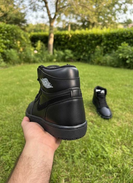 Adidasi Jordan 1 High Triple Black - Full Box