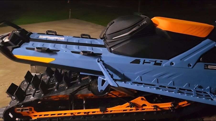 Snowmobil Ski-Doo Summit-X 850 E-Tech senilă 154 model 2022