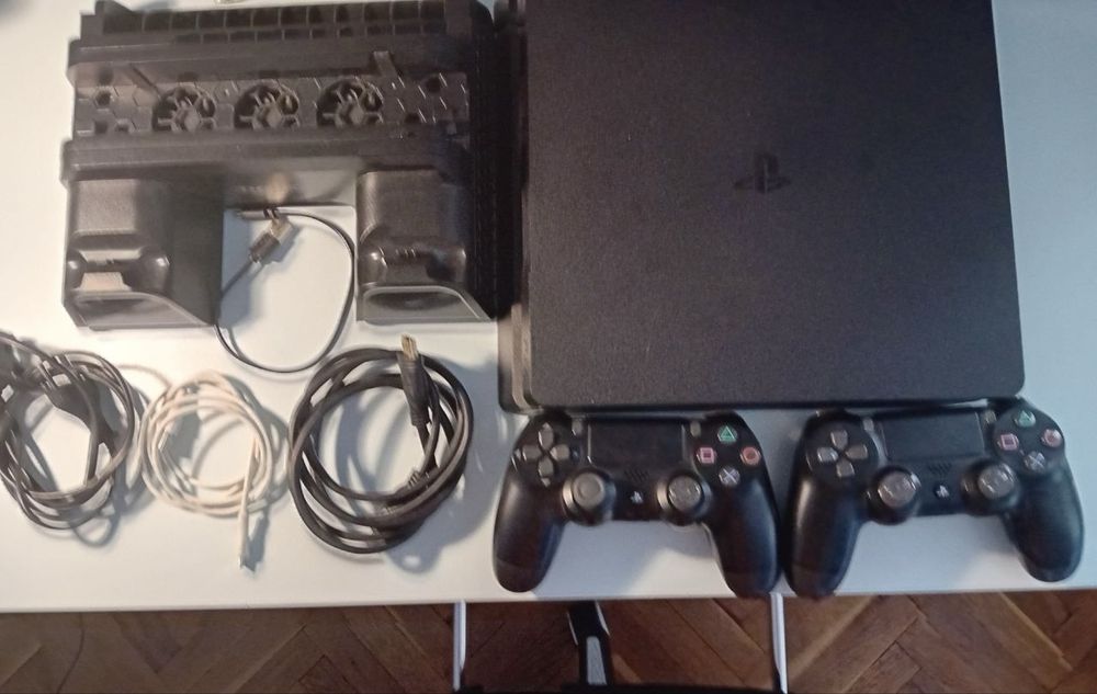 PlayStation 4 slim