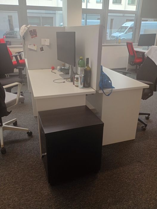 Birouri și scaune pe roți