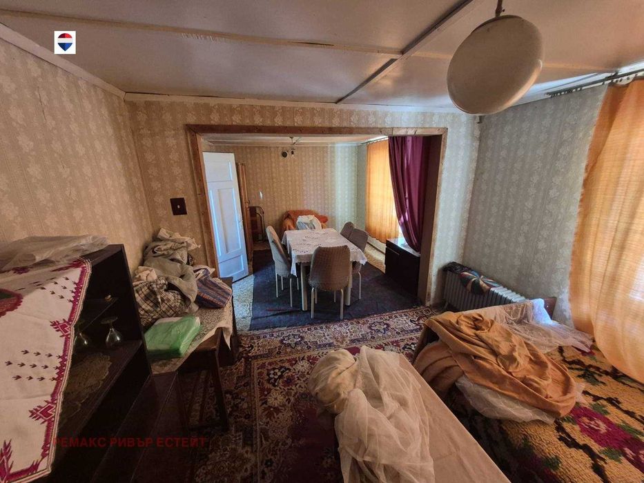 Селска къща на два етажа в с. Юпер