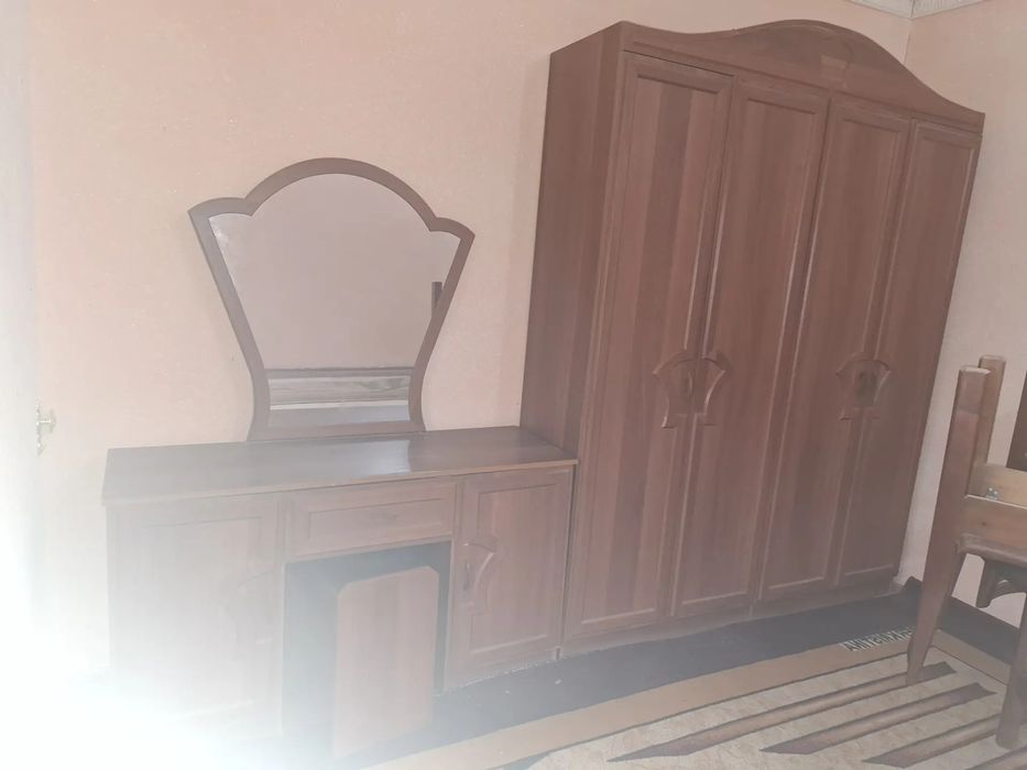 Срочно спалний гарнитур сотилади