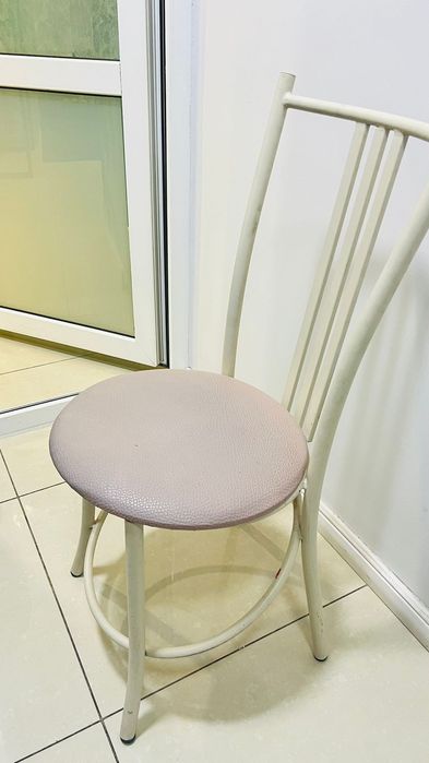 Продам стулья и стол