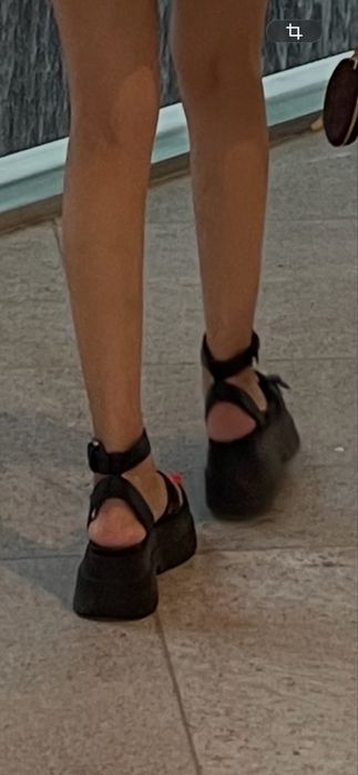 Продам босоножки