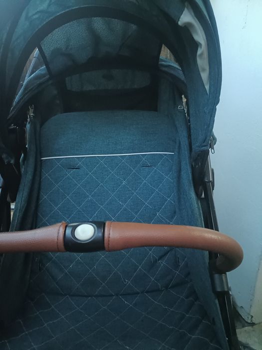Продам прогулочную коляску