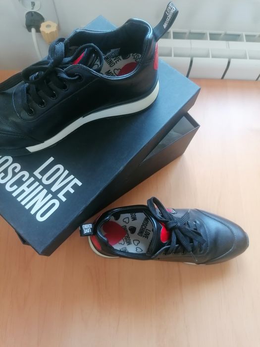 Спортни обувки Love Moschino
модел  ja15722g08jd0000