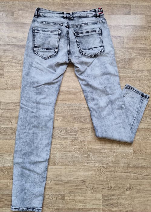 Нови мъжки дънки