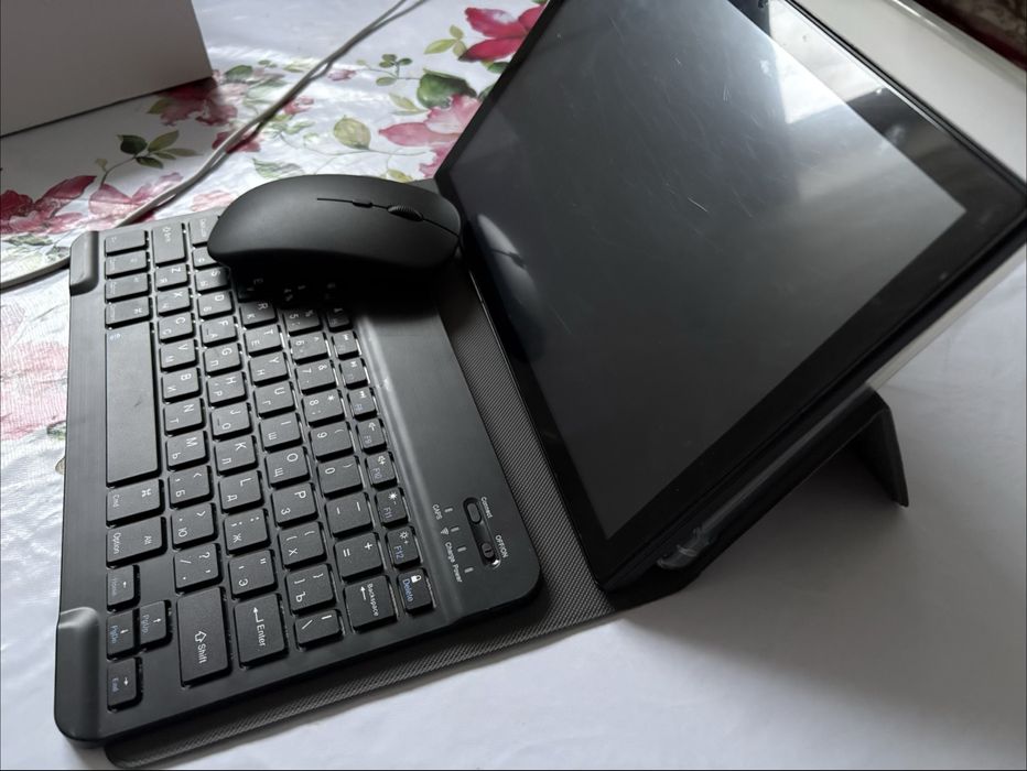 Планшет G2000/состояние отличное.