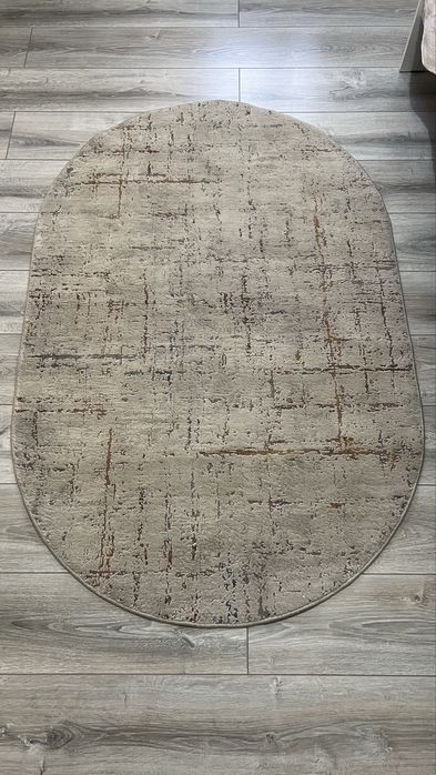 Ковер овальный .        .        .