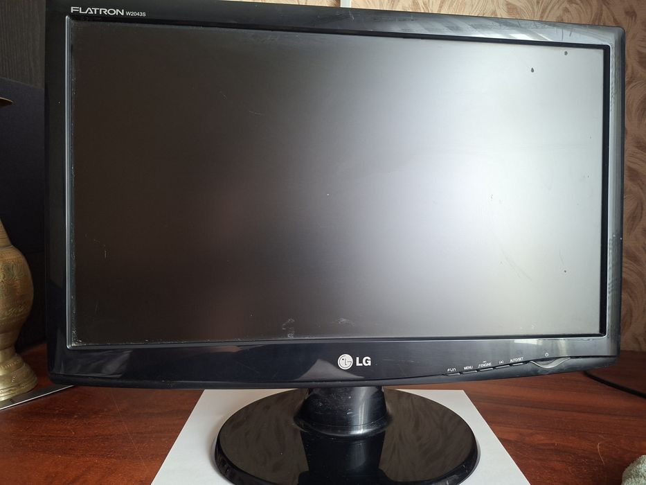 Фул пк  с Монитор LG Flatron W2043S рабочее состояние