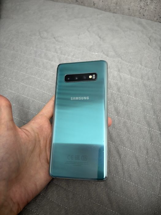 Продается Samsung s10 в хорошем состоянии