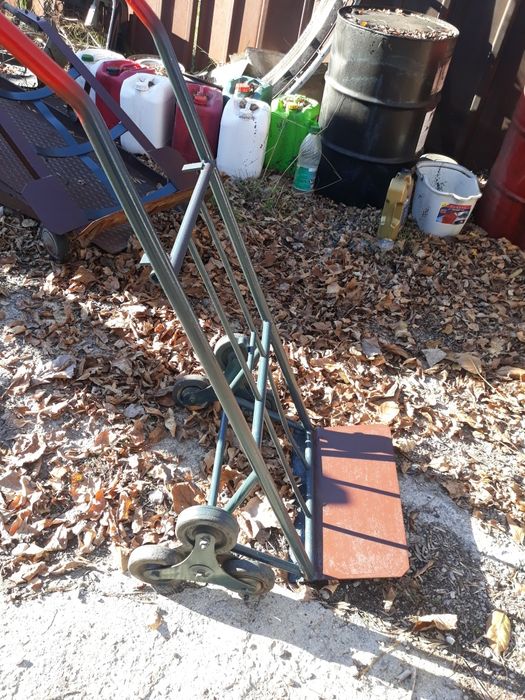 Продавам товарна количка